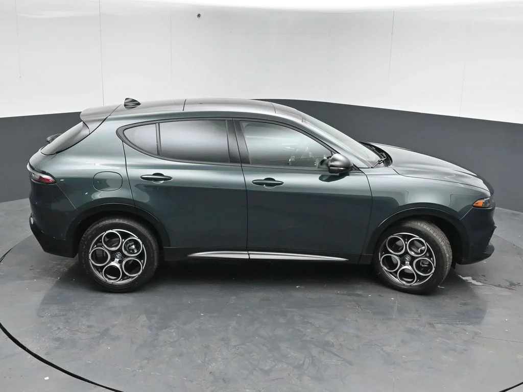 New 2026 Verde Monza (Green) Exterior Paint Alfa Romeo Base image 53