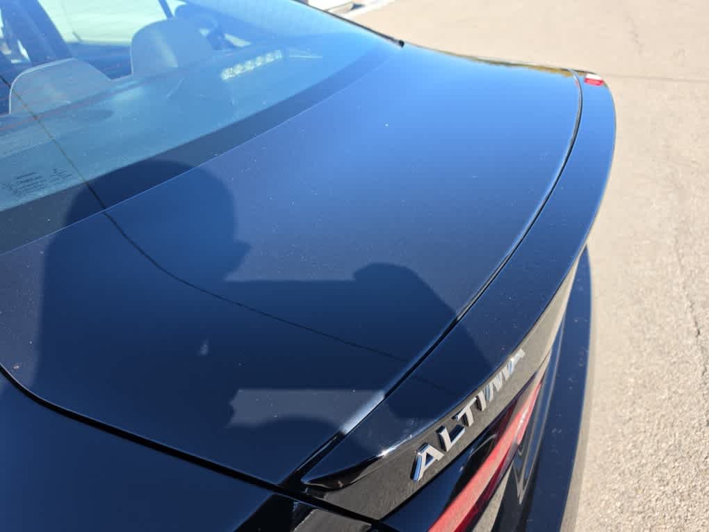 Used 2019 Super Black Nissan 2.5 SL image 12