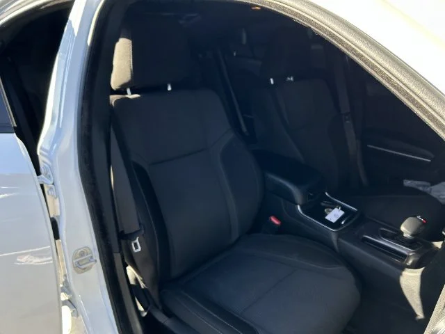 Used 2022 White Dodge SXT image 23