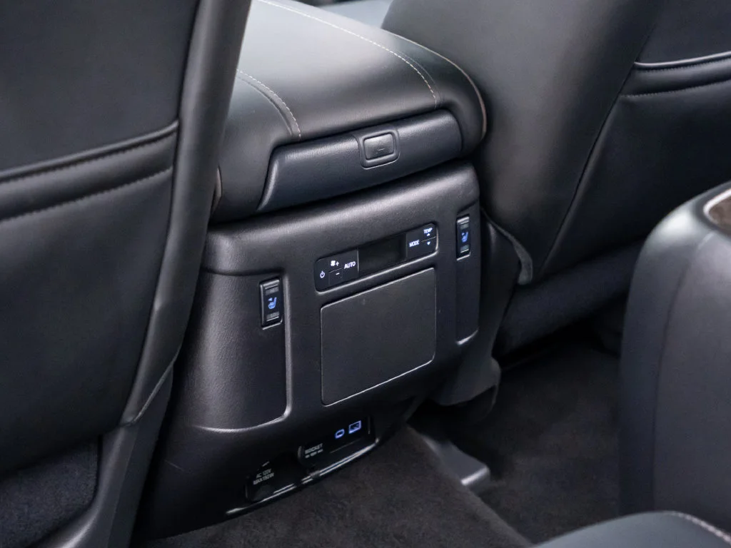 Used 2023 Black Nissan Platinum image 19