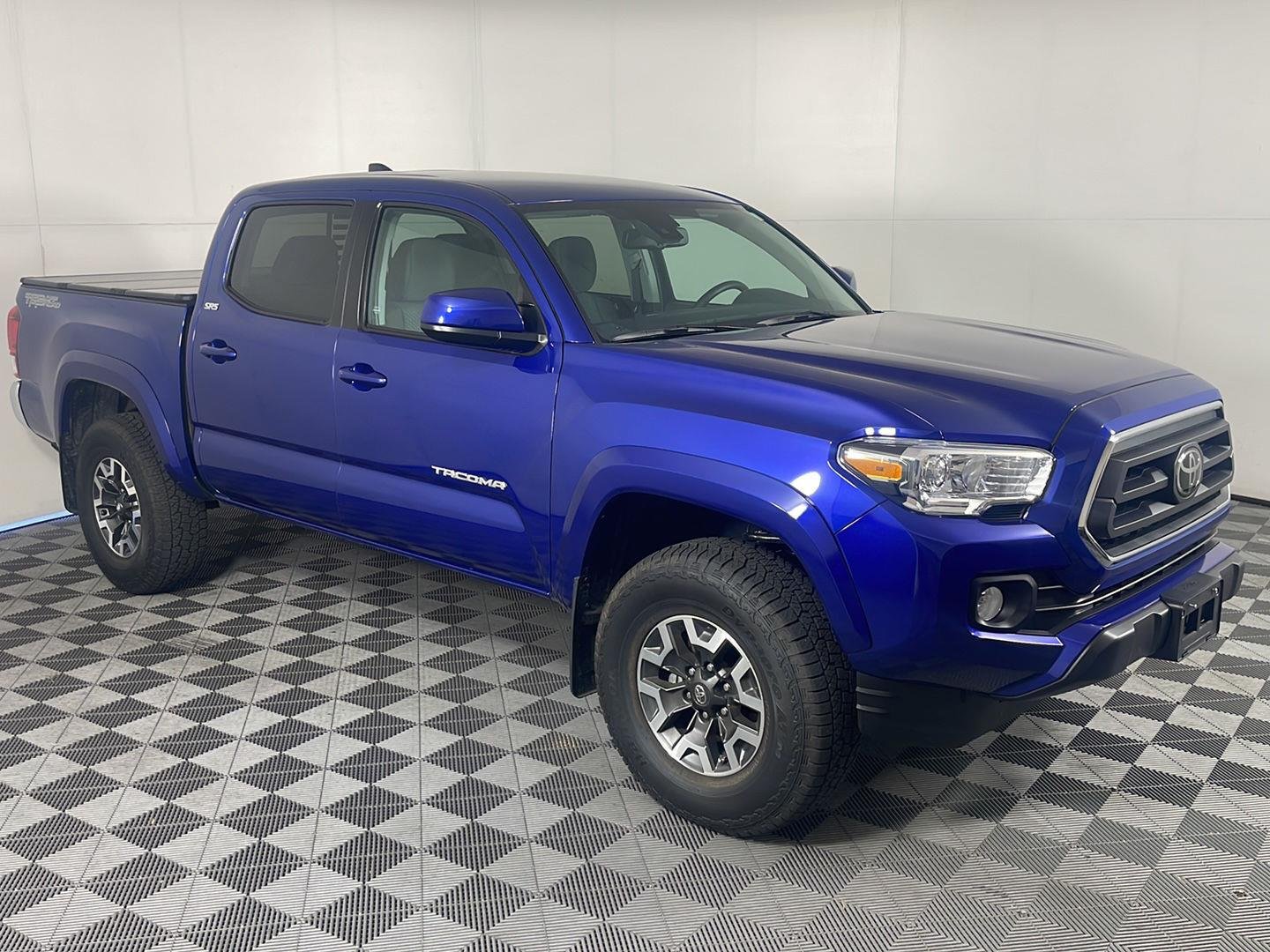 Used 2023 Blue Crush Metallic Toyota SR5 image 3