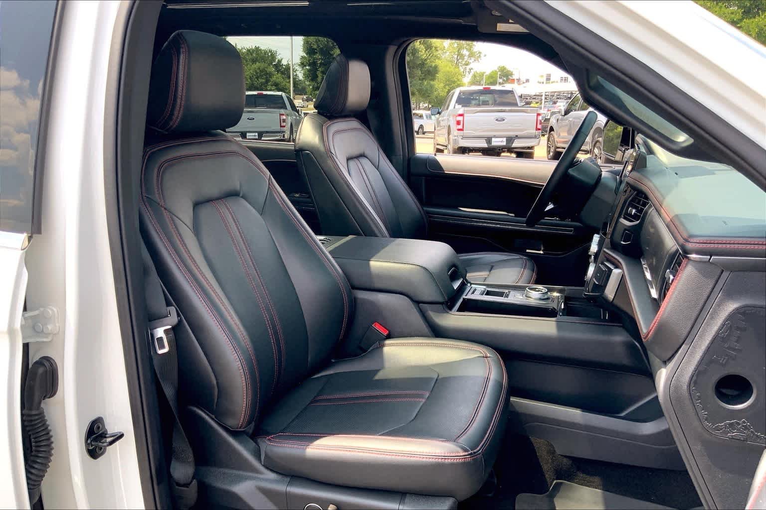 Used 2022 Star White Metallic Tri-Coat Ford Limited image 9