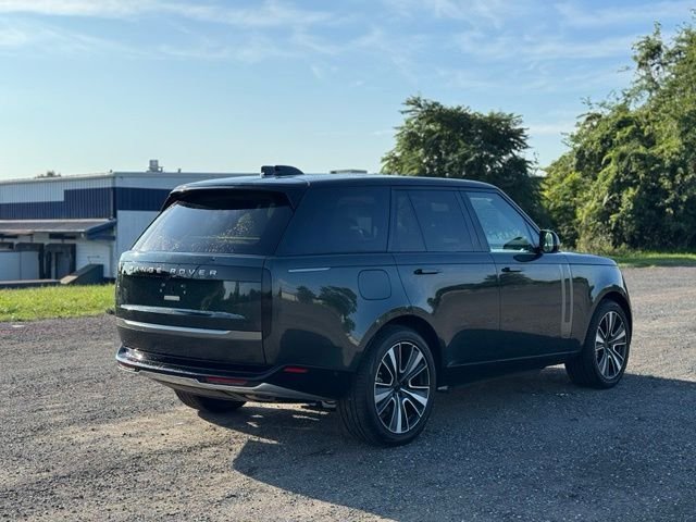 New 2026 Belgravia Green Land Rover SE image 5