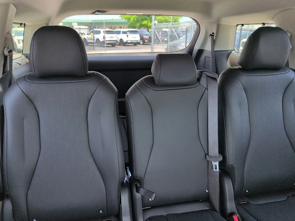 2026 Kia Carnival EX - Photo 8