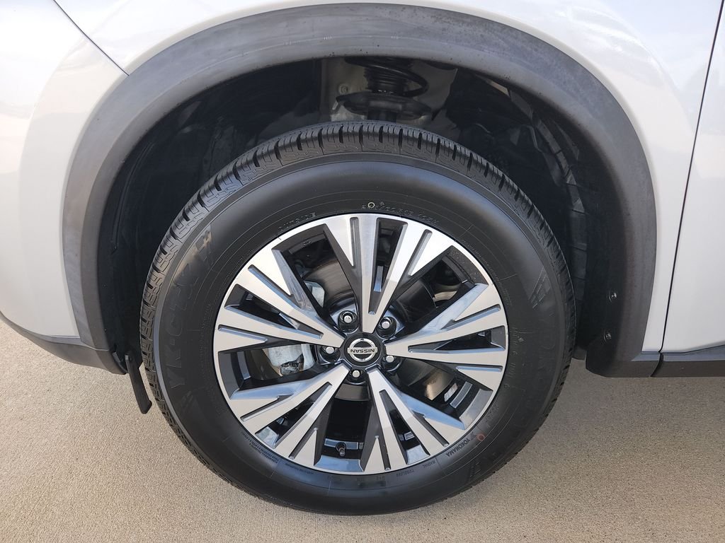 Used 2021 Silver Nissan SV image 31