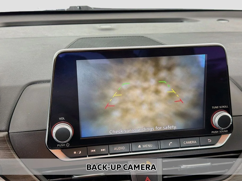 Used 2025 Glacier White Nissan 2.5 SV image 4