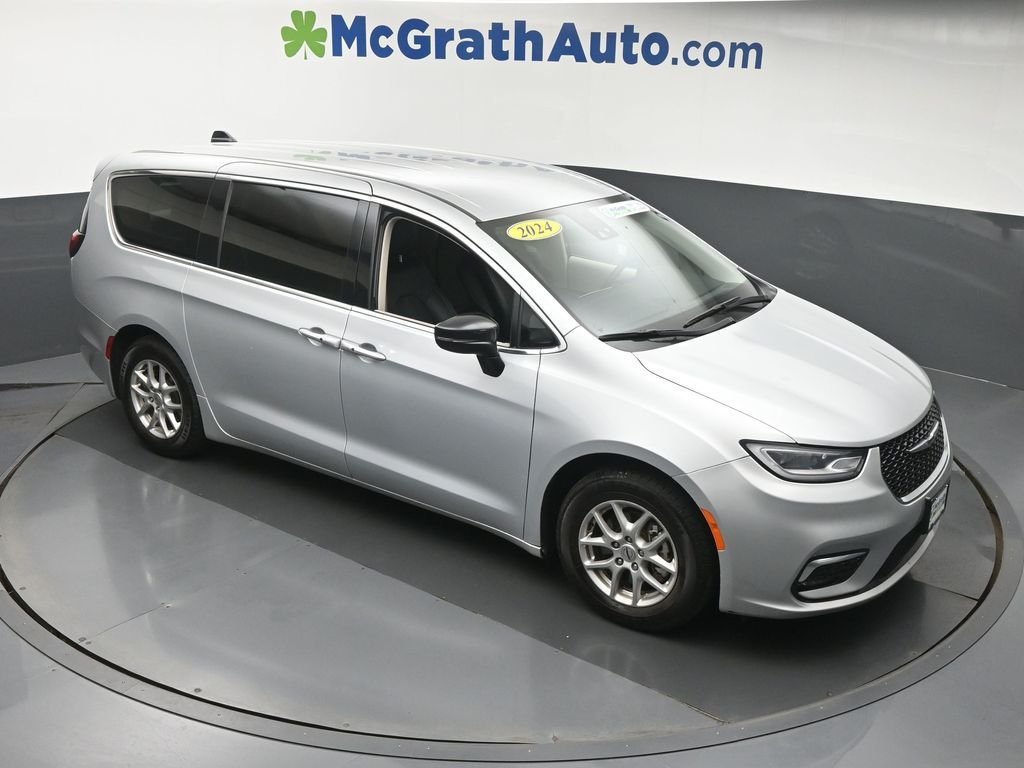 Used 2024 Silver Chrysler Touring L image 3
