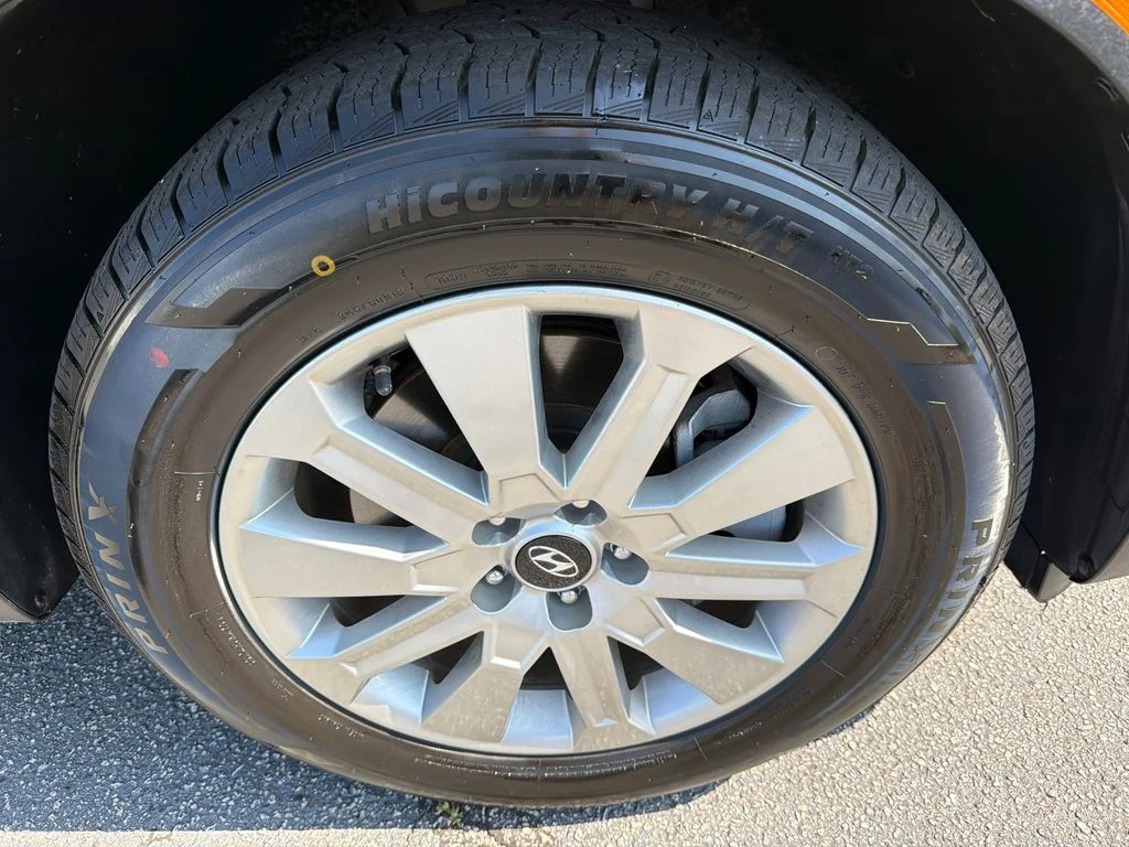 Used 2024 Silver Hyundai SEL image 12