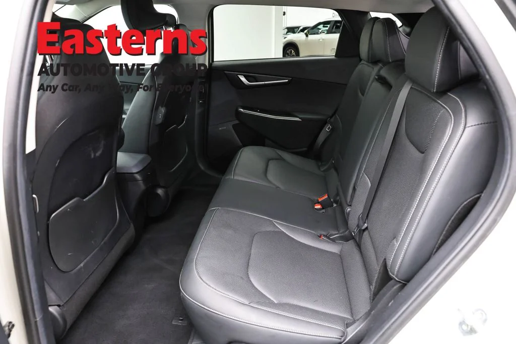 Used 2022 White Kia Wind image 24