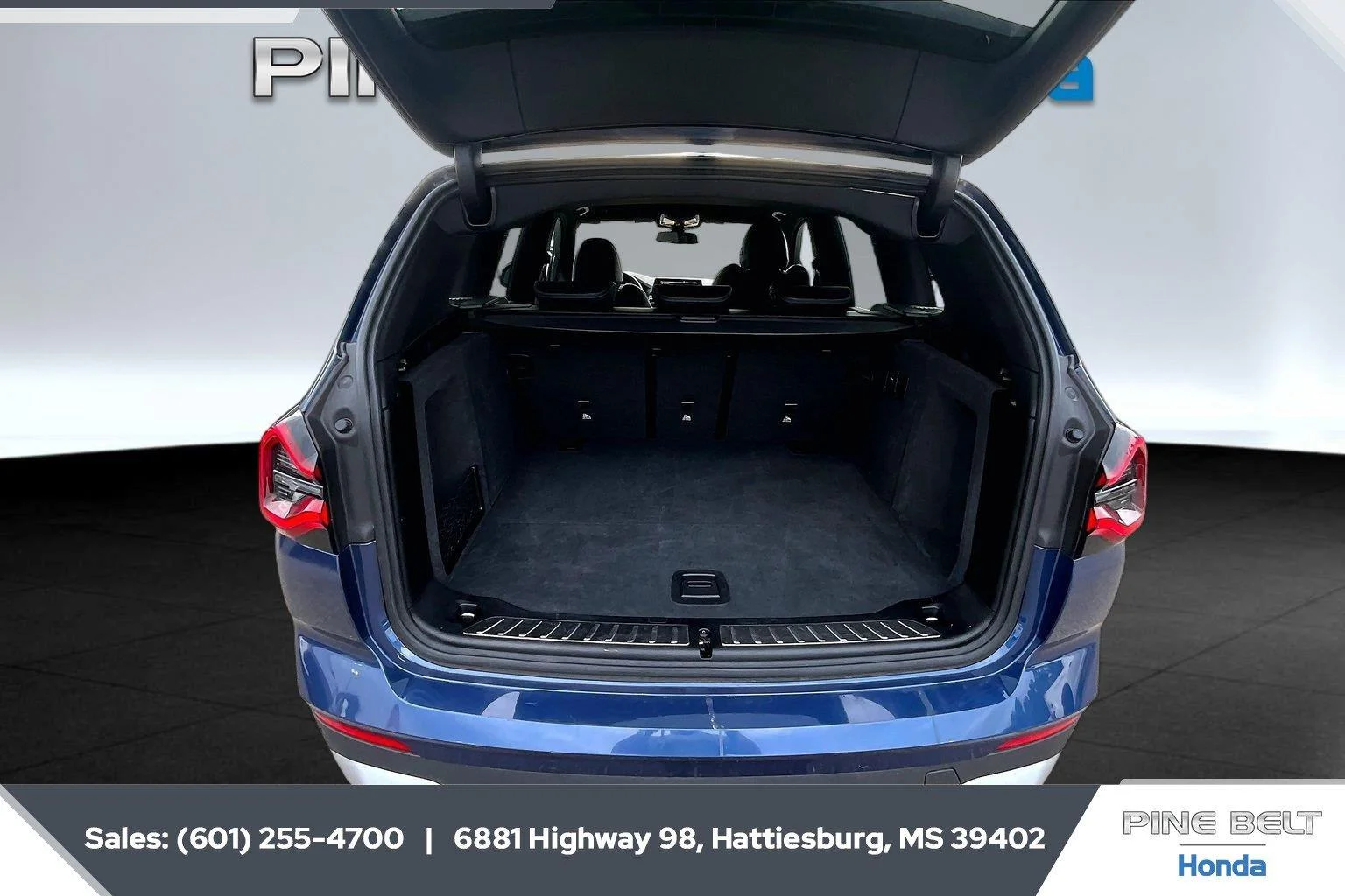 Used 2024 Phytonic Blue Metallic BMW sDrive30i image 21