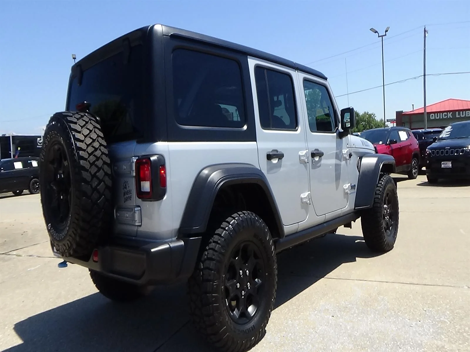 Used 2023 Silver Zynith Clear Coat (pse) Jeep Willys 4xe image 6