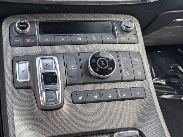 Used 2020 Black Hyundai Limited image 19