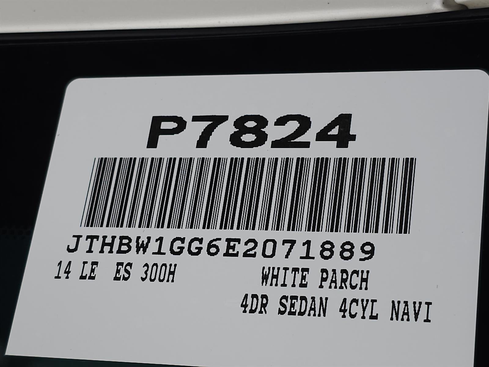 Used 2014 White Lexus  image 31