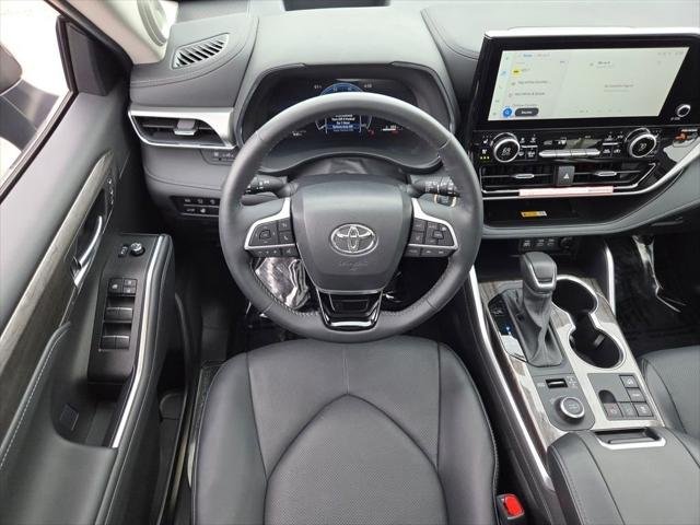 Certified Used 2025 MAGNETIC GRAY MET. Toyota  image 29