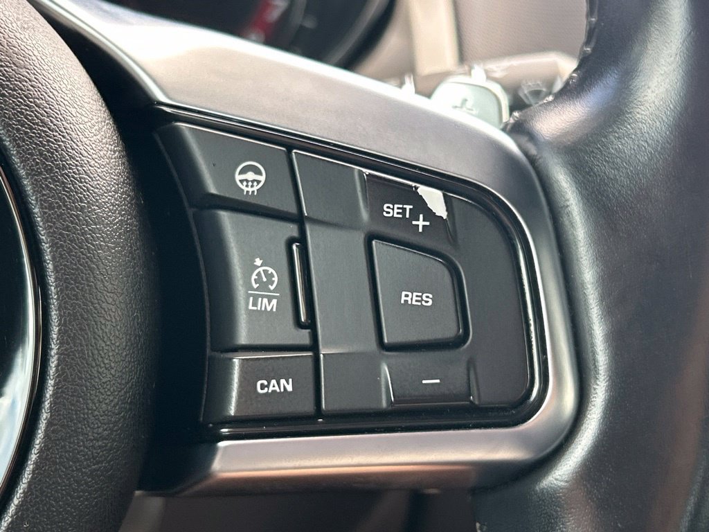 Used 2018 White Jaguar Base image 20
