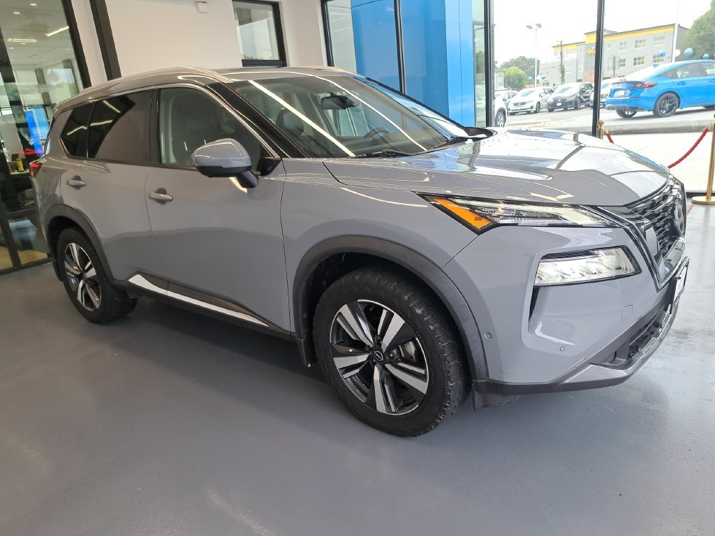 Used 2023 Gray Nissan SL image 10