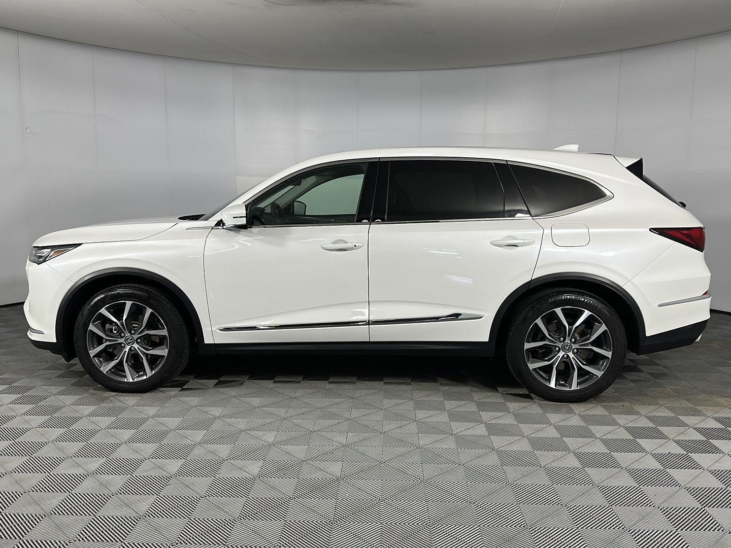 Used 2023 Platinum White Pearl Acura w/Technology Package image 4