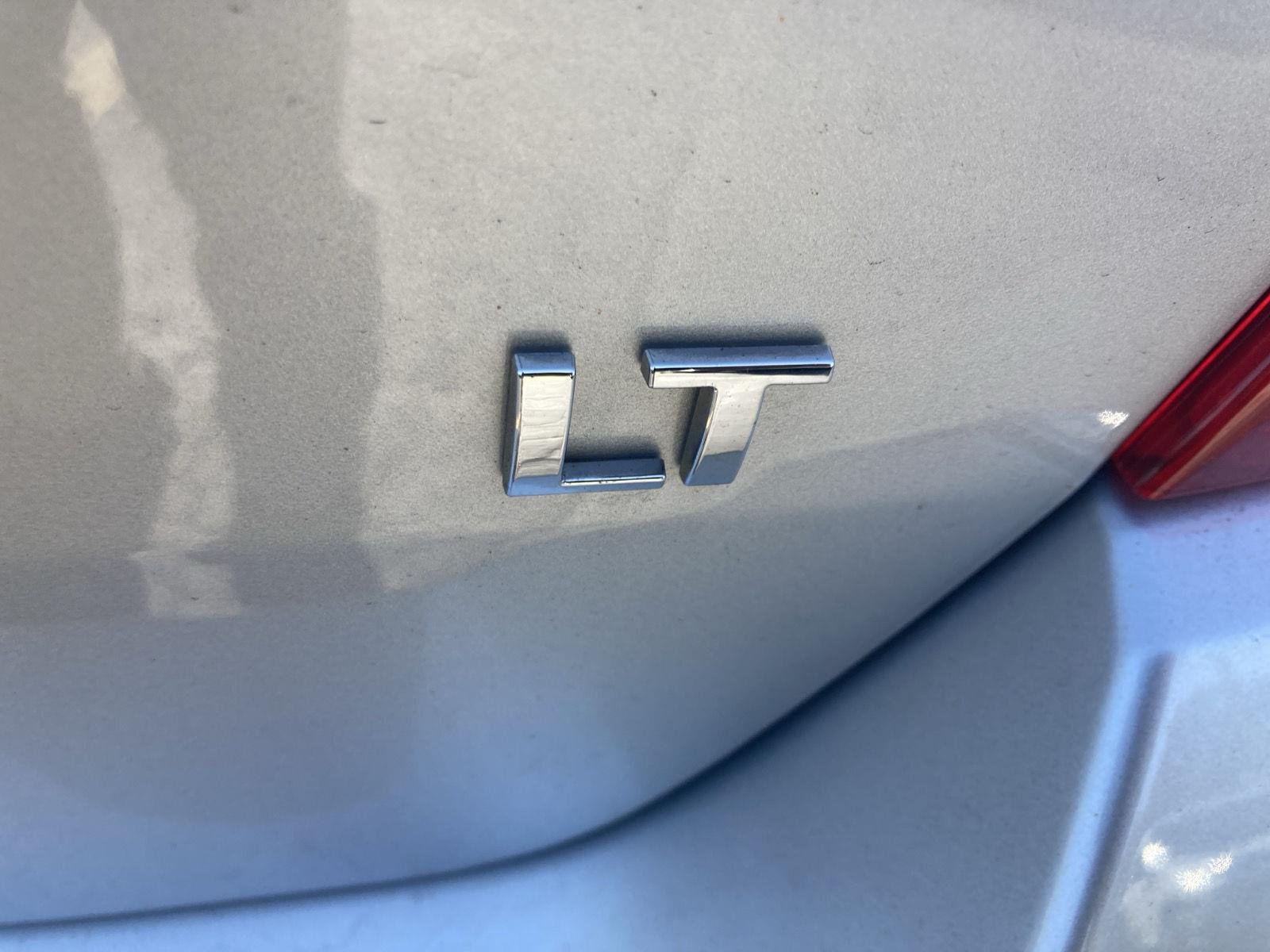 Used 2018 Silver Ice Metallic Chevrolet LT image 10