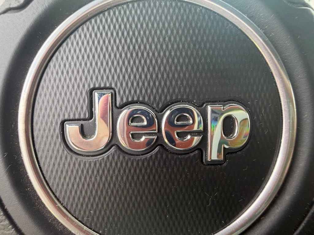 Used 2021 White Jeep Unlimited Sahara image 30
