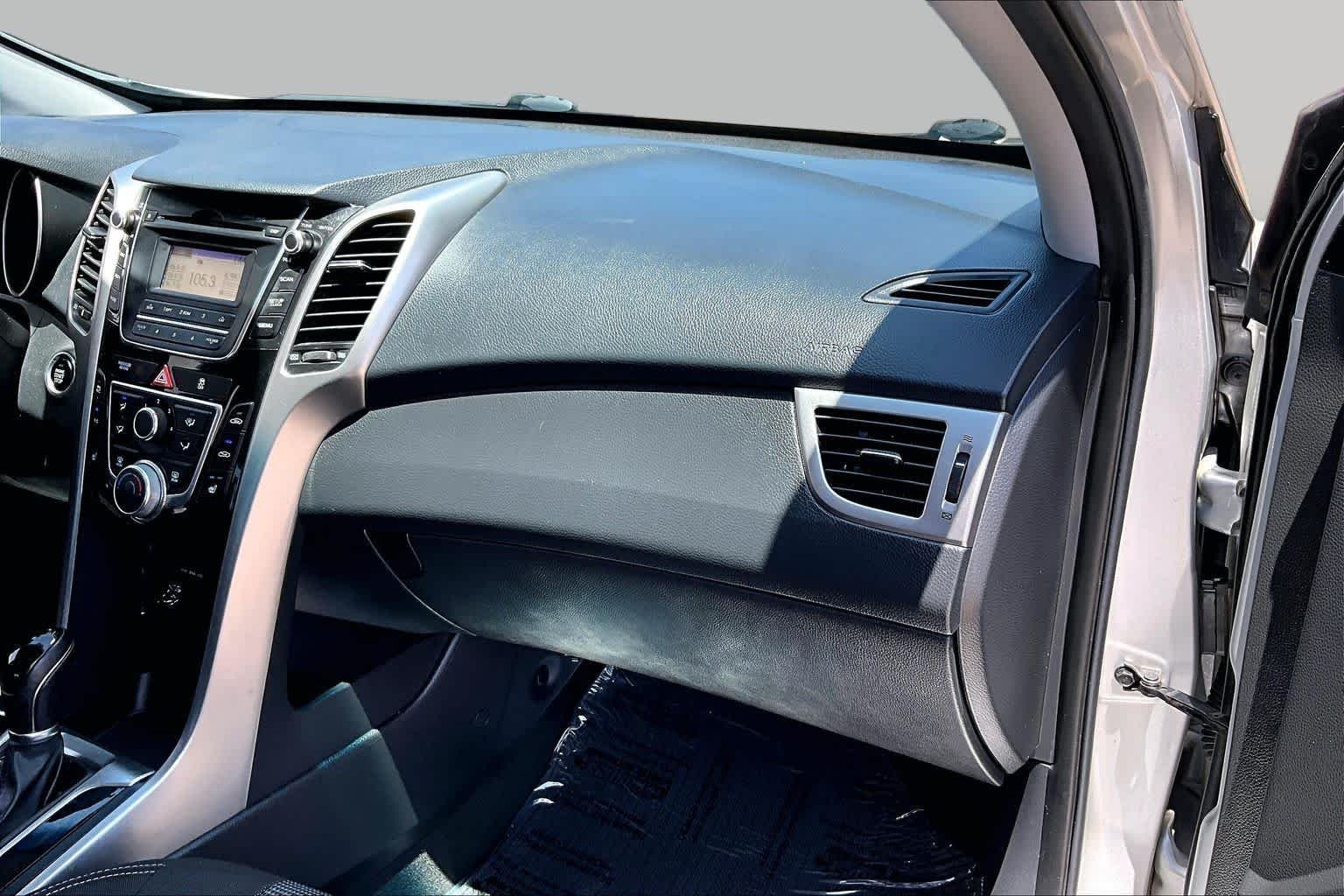 Used 2013 Shimmering Silver Hyundai  image 18
