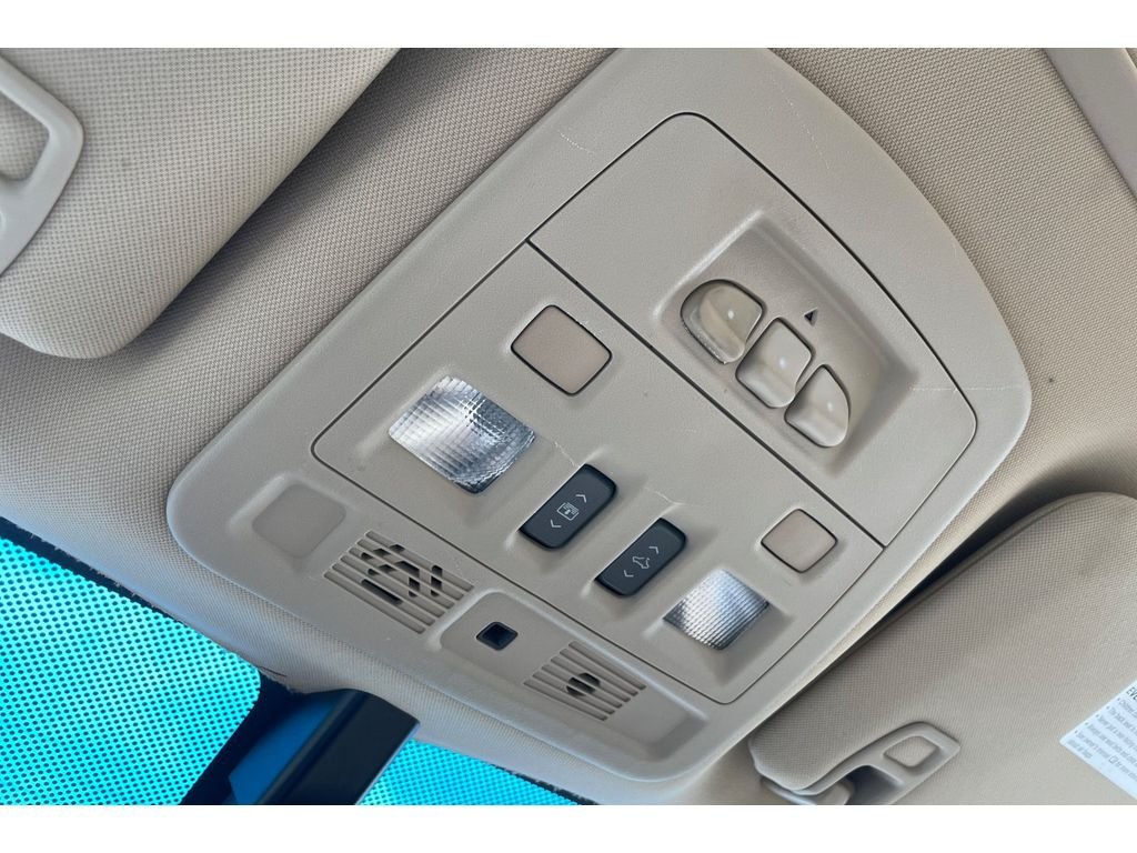 Used 2013 White Diamond Tricoat Cadillac Luxury image 22