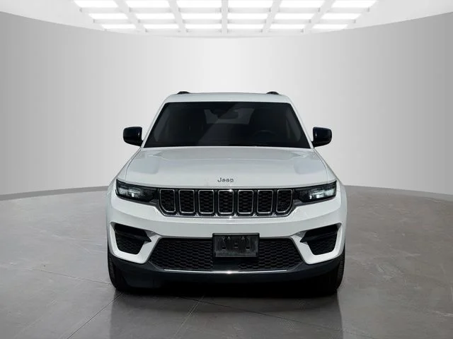 Certified Used 2024 White/off-white Jeep Laredo image 2