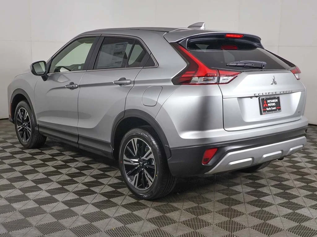 New 2026 Silver Mitsubishi SE image 9
