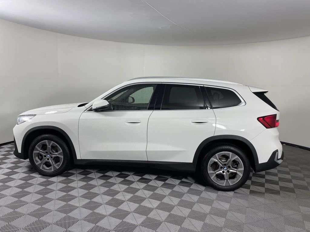 Used 2023 White BMW xDrive28i image 5