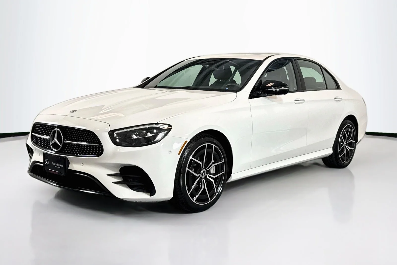 Used 2022 Manufaktur Diamond White Mercedes-Benz E 350 image 1
