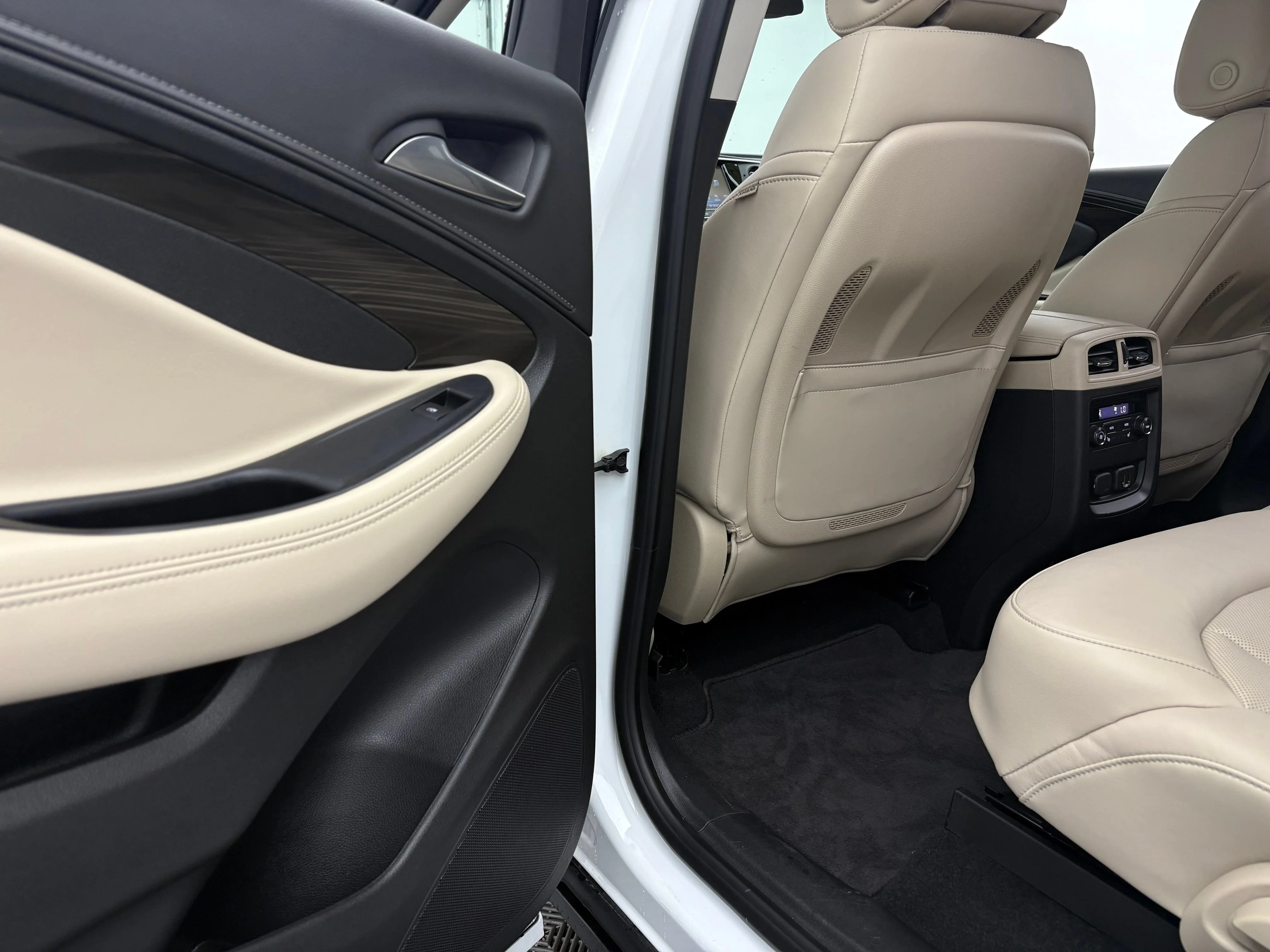 Used 2020 SUMMIT WHITE Buick Premium II image 36