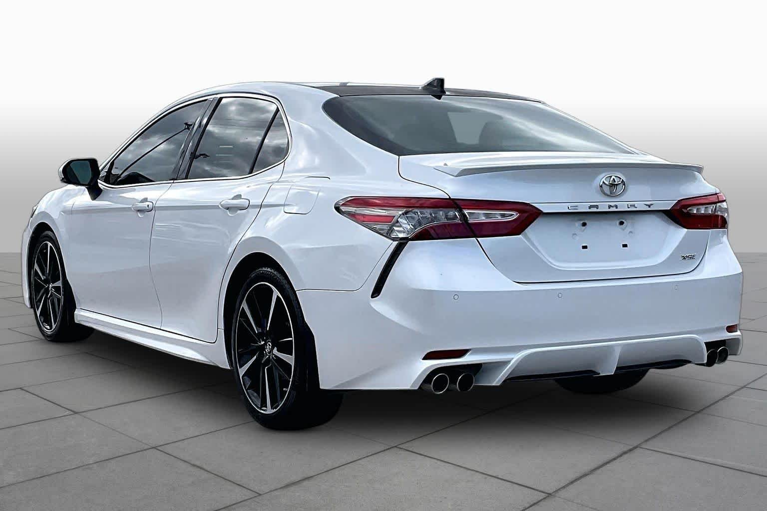 Used 2018 Wind Chill Pearl Toyota XSE V6 image 12