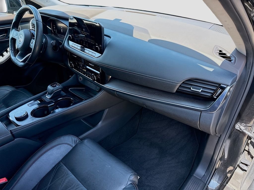 Used 2021 Super Black Nissan Platinum image 30