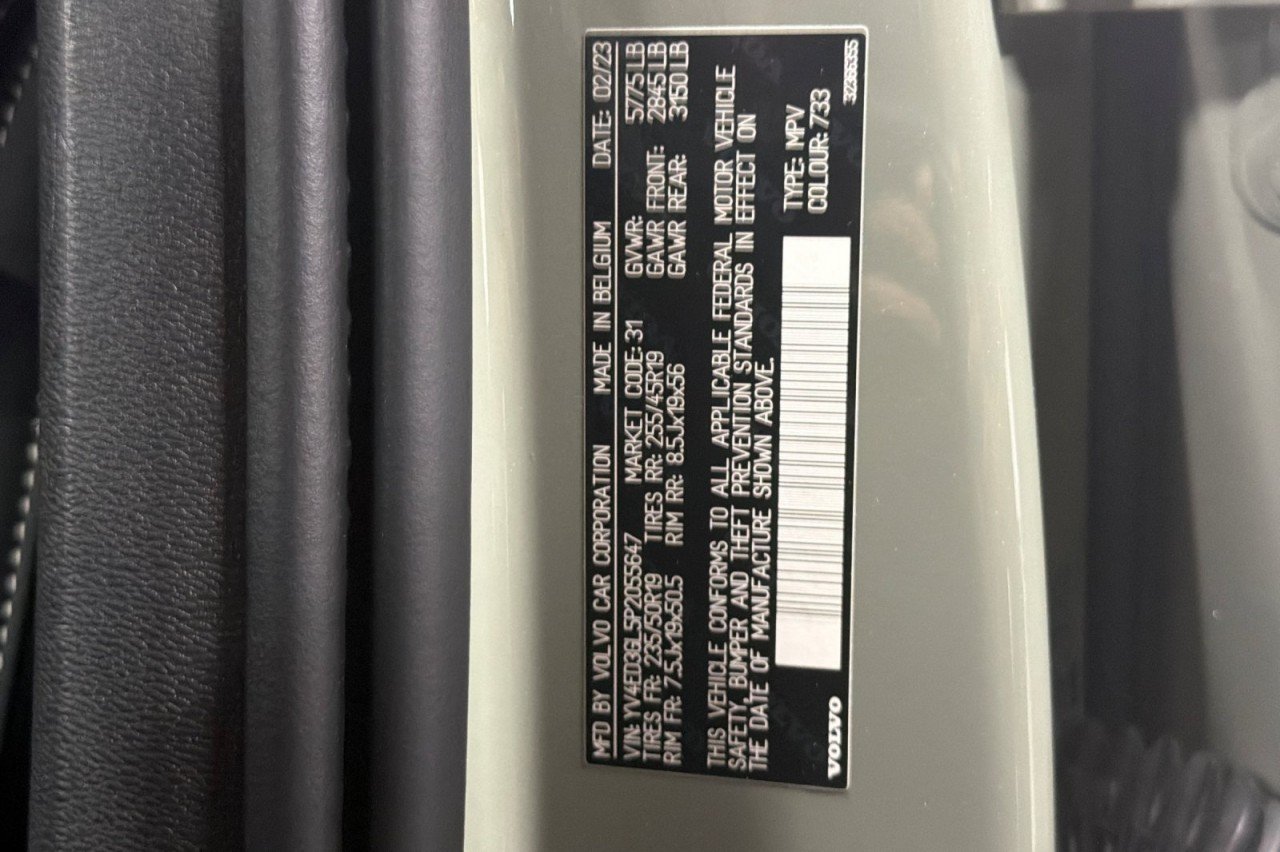 Used 2023 GREEN Volvo Plus image 26