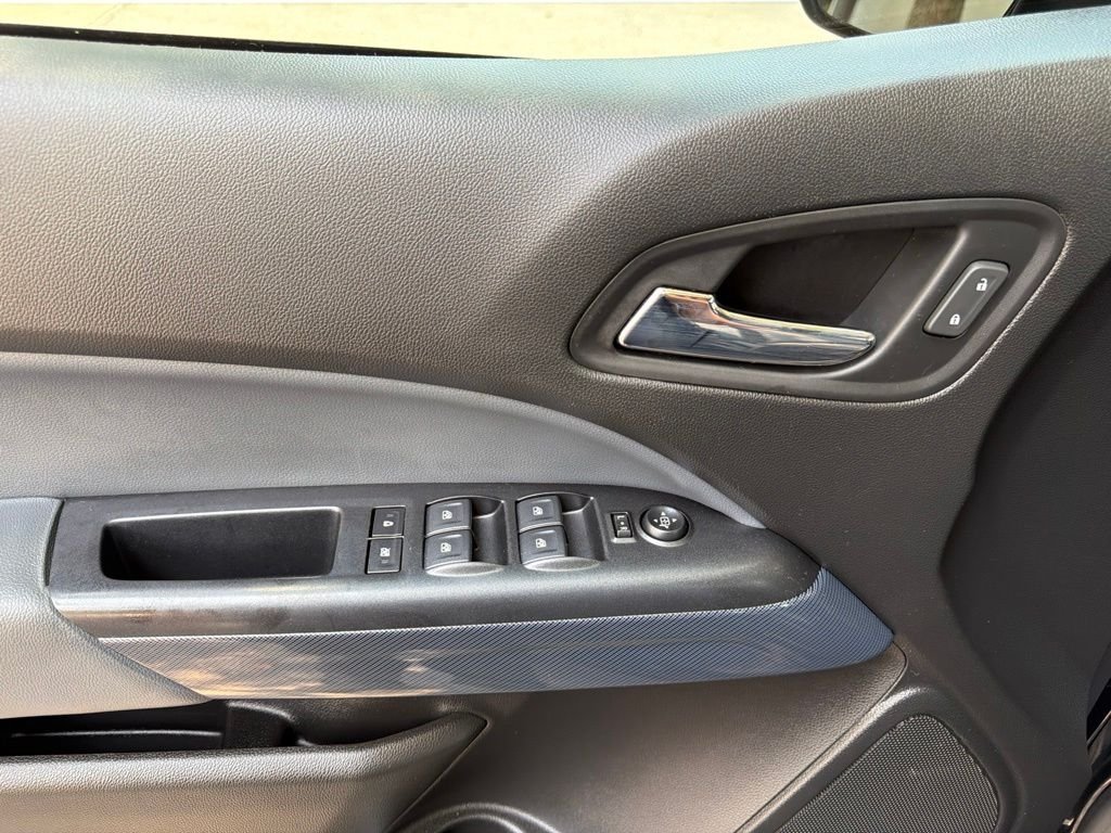Used 2020 Black Chevrolet Z71 image 14