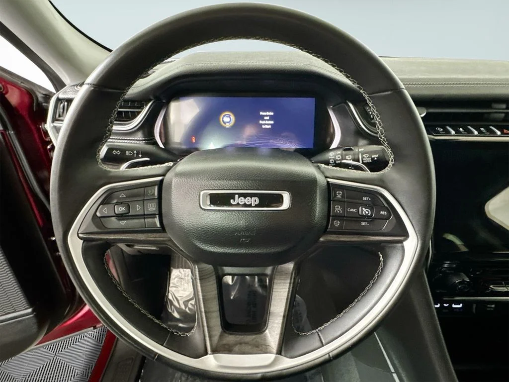 Used 2023 Velvet Jeep Limited image 41