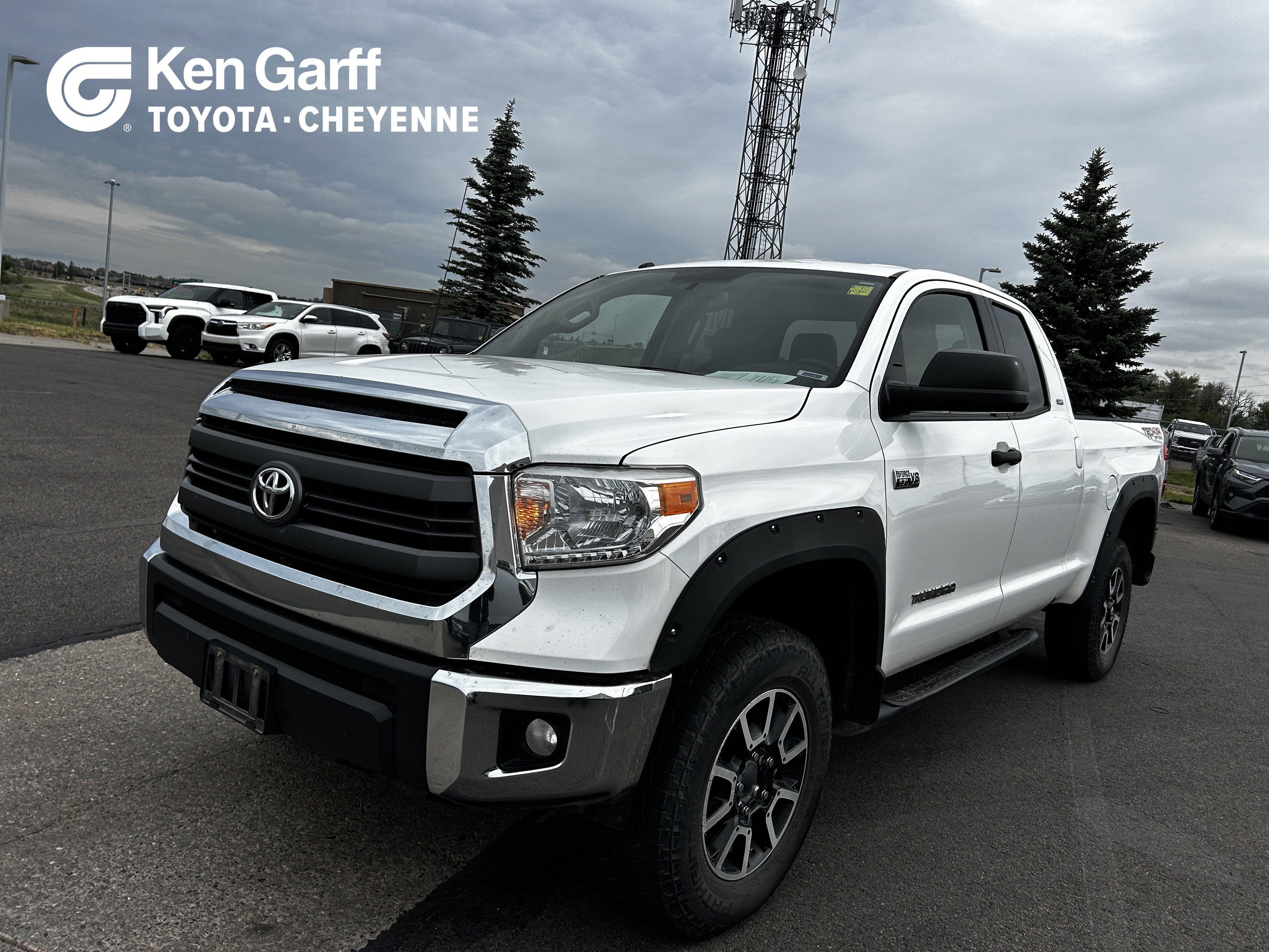 Used 2015 Super White Toyota SR5 image 1