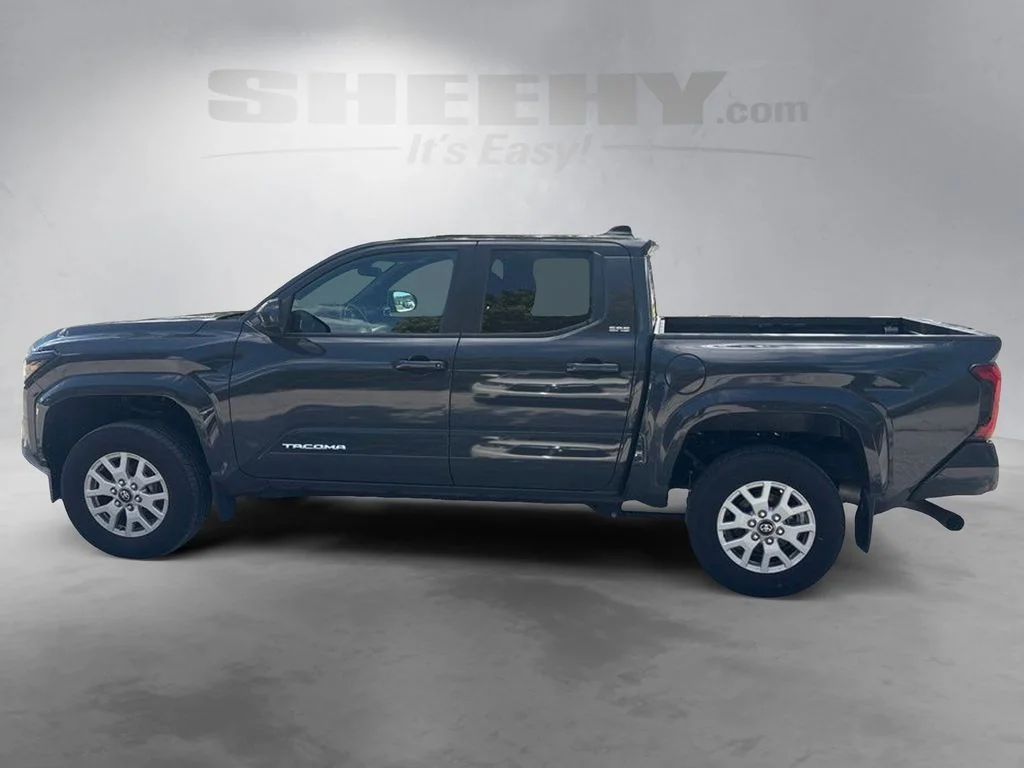 Used 2024  Toyota SR5 image 15