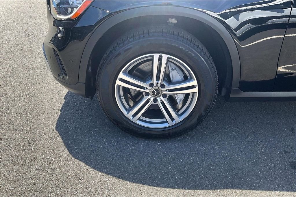 Certified Used 2022 Black Mercedes-Benz GLC 300 image 4