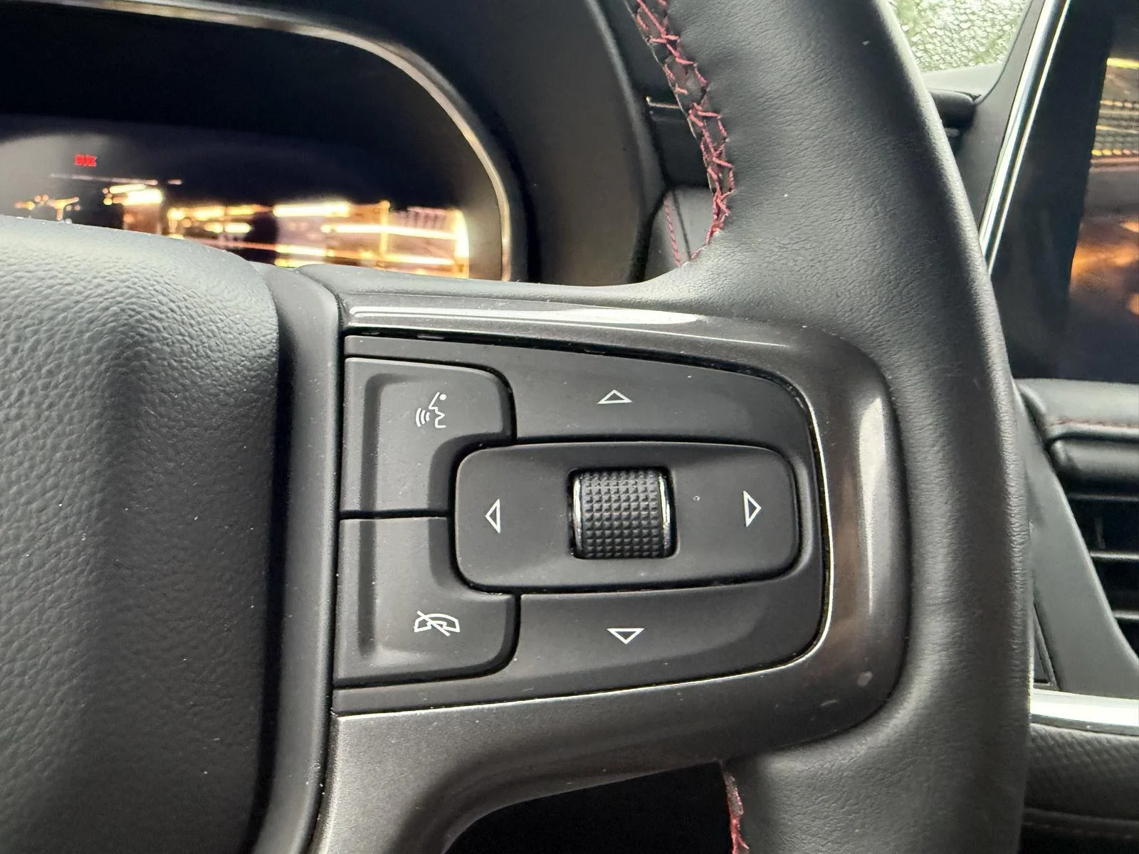 Used 2024 Summit White Chevrolet RST image 15