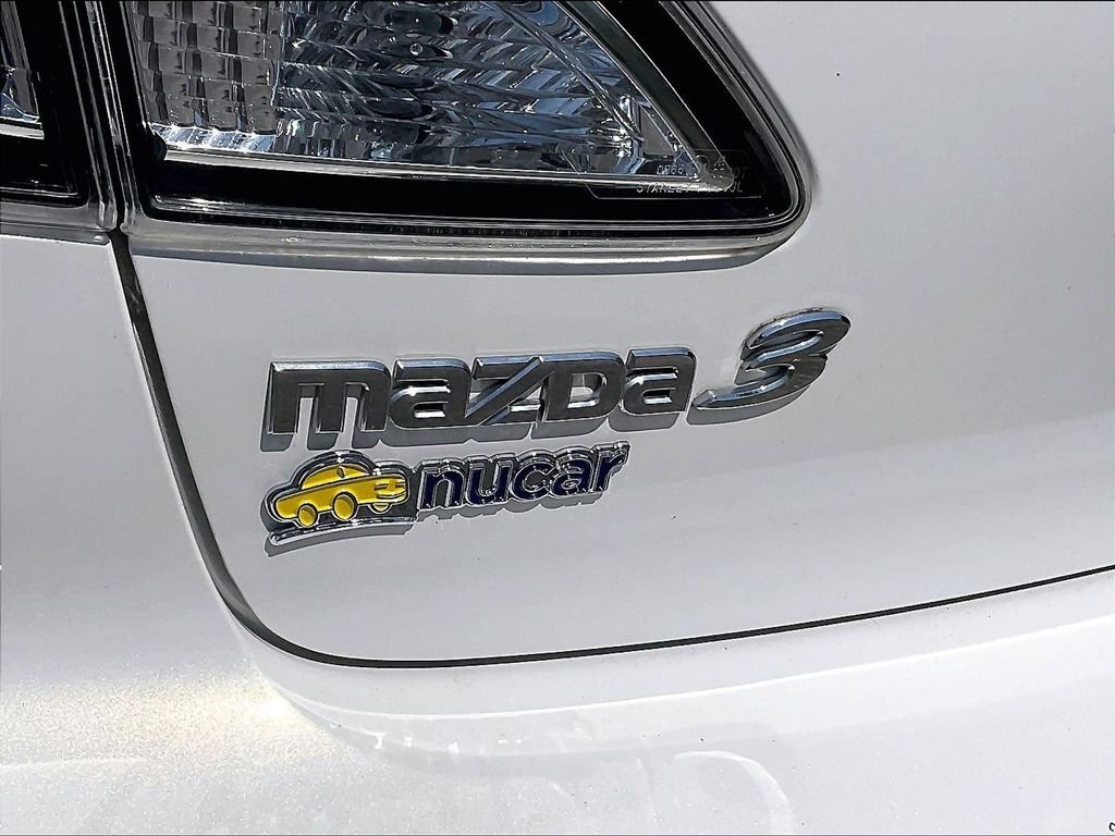 Used 2013 White Mazda i Sport image 26