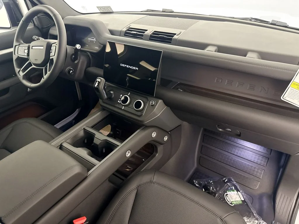 New 2026 Fuji White Land Rover X-Dynamic SE image 30