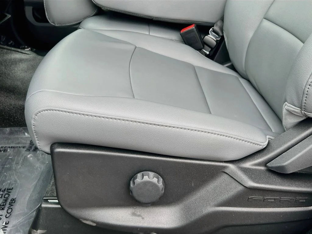 New 2026 Oxford White Ford XL image 20