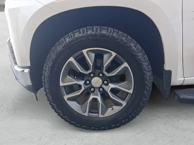 Used 2020 IRIDESCENT PEARL TRICOAT Chevrolet LT image 24