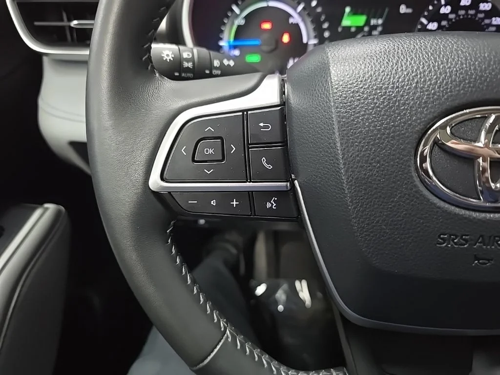 Used 2024 Black Toyota XLE image 20