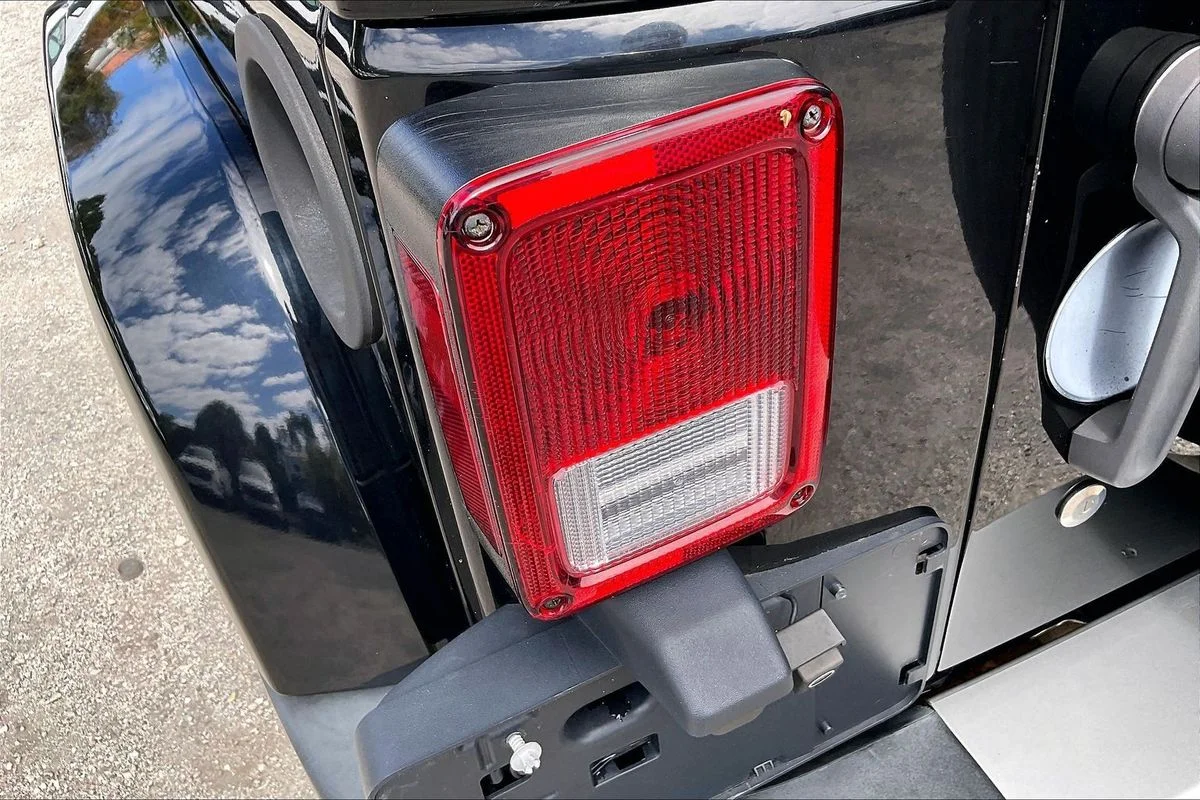 Used 2015 Black Jeep X image 19