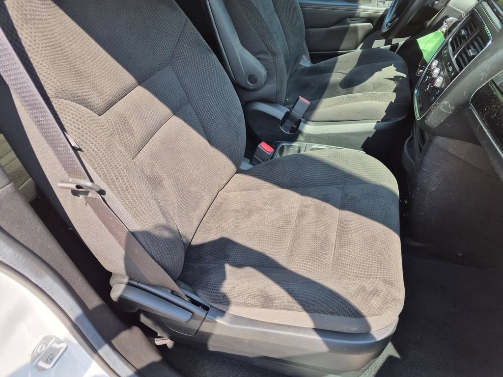 Used 2018 White Dodge SE Plus image 31