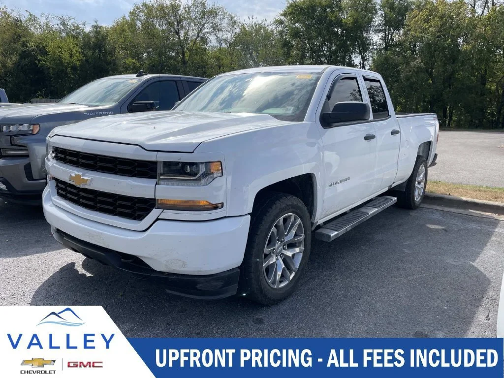 Used 2017 SUMMIT WHITE Chevrolet Custom image 1