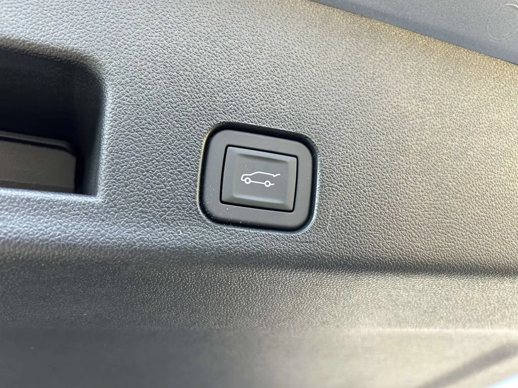 New 2027 Sterling Metallic GMC Elevation image 12