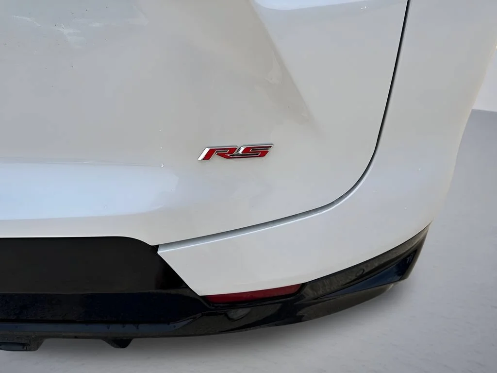 Used 2022 Iridescent Pearl Tricoat Chevrolet RS image 36