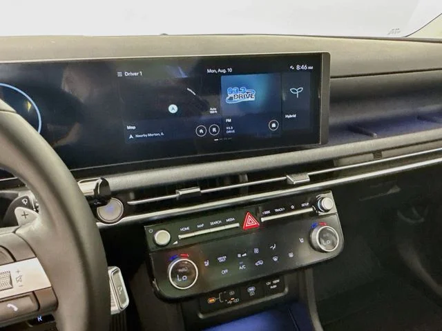 Used 2025 Red Hyundai SEL Convenience image 15